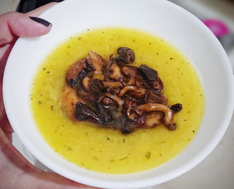 Caldo de mandioquinha com cogumelos ⭐