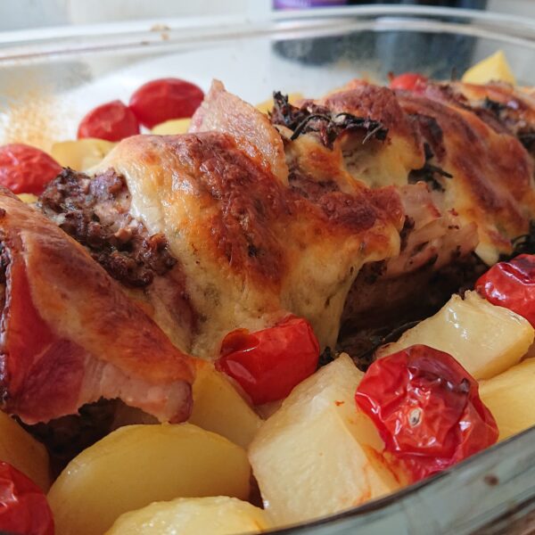 Filet Mignon Suíno com queijo e bacon ao molho madeira ⭐