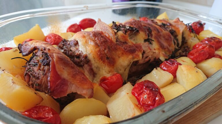 Filet Mignon Suíno com queijo e bacon ao molho madeira ⭐